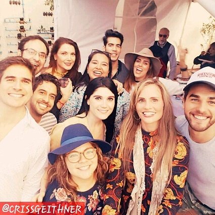 DaniArenasCol's tweet photo. 📷 #1 Convivencia del elenco  @despertarcontv #TarDeDeAsado cortesía @crissgeithner vía instagram @DanArenas @SaraCorraless @lucasbernabeok https://t.co/LnI1QbaVKA
