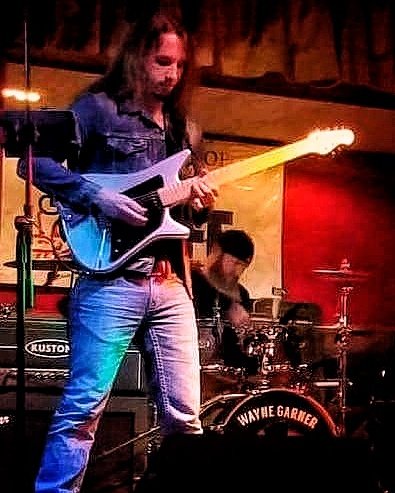 SashaIrony's tweet photo. Totally in love with my @ernieball Albert Lee! Tonight in Huntington Beach, CA! #guitar #guitarist #ernieball #waynegarner https://t.co/OwgIdwmxT2