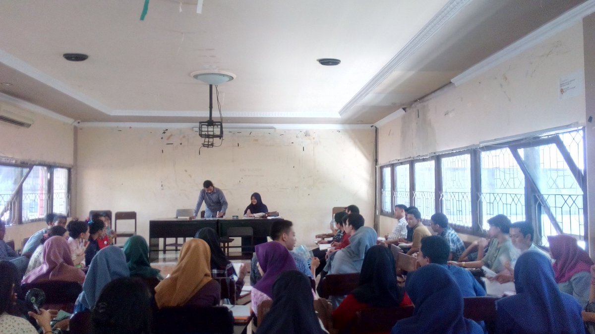 himahi's tweet photo. #NowHappening
Diskusi ke-HIMAHI-an difasilitatori oleh Zulmi Zuliansyah diruang B LEMA FISIP UNHAS
#INTRO2016 https://t.co/duweuLs99K