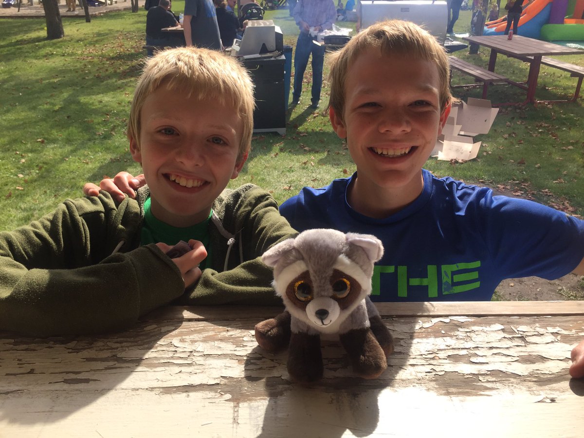 RolandPRSD's tweet photo. A couple former students who came to help serve up some burgers on Saturday. Thanks boys! #rolandraccoons #pumpkinfair https://t.co/6btAr0FqDp
