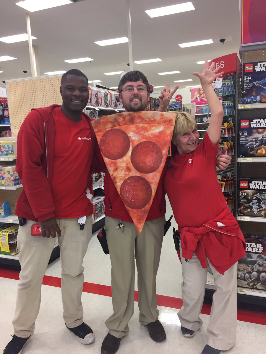 12 reds at handoff = LOD Bob in a pizza suit! Way to go morning team! #loyalty <a href="/SonnentagTara/">Tara Sonnentag</a> <a href="/dennisroumaine/">Dennis</a> @AimeeZembruski