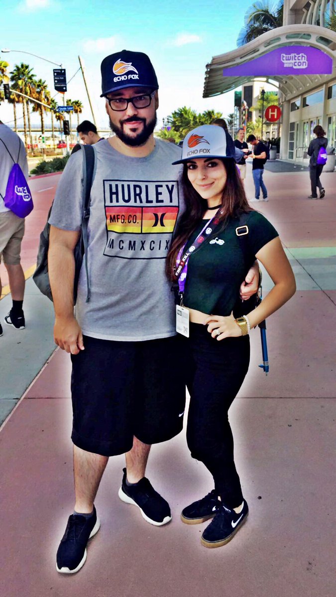careyfrozt's tweet photo. finally got her hat. @gnarlyrita #minifox https://t.co/1cXuilDDL7