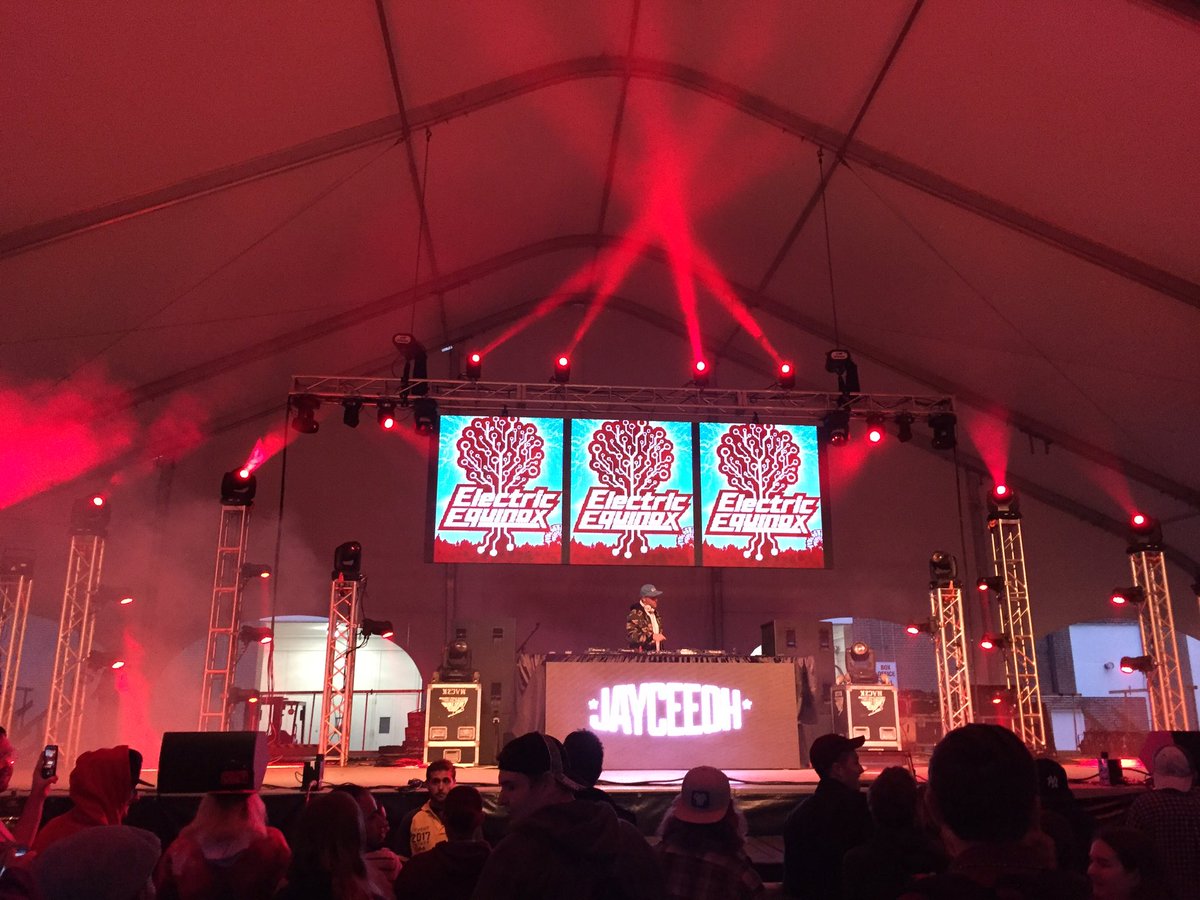 RealDJNitro's tweet photo. @JAYCEEOH at the big e tearing up the decks #massedmc https://t.co/bkxeR8mk0F