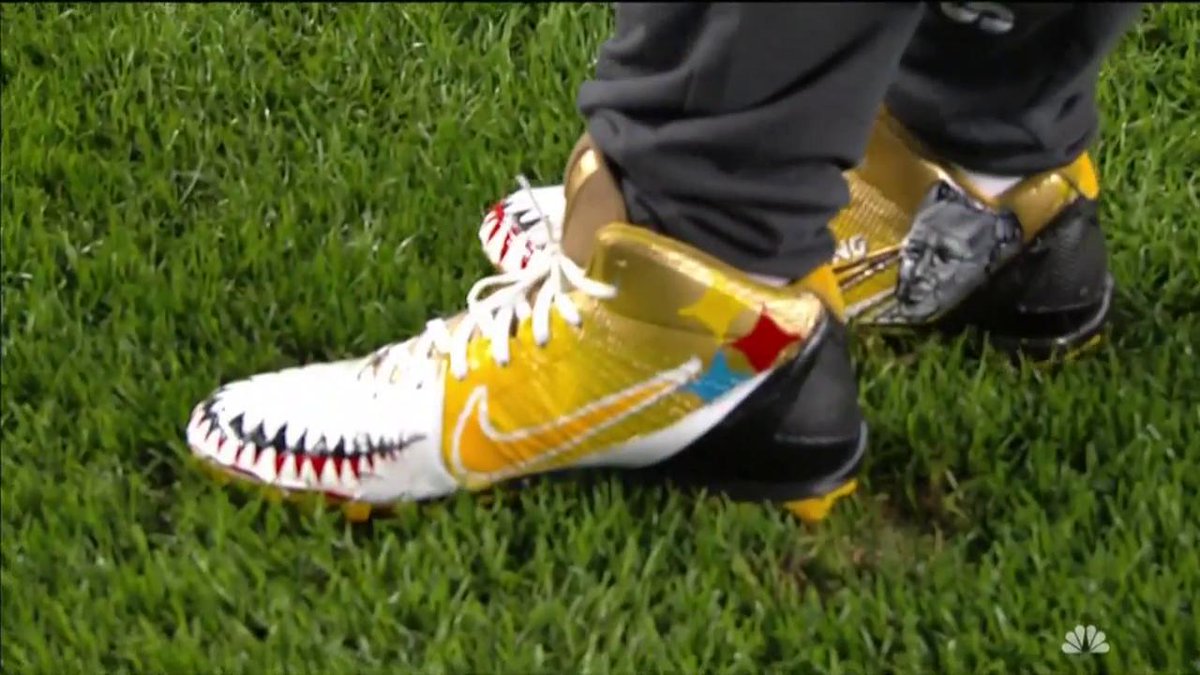 GolfChannel's tweet photo. Looking sharp, @AntonioBrown84! 

The @steelers All-Pro WR is ready for @SNFonNBC in these awesome Arnold Palmer-inspired cleats. https://t.co/8b6lkduBXf