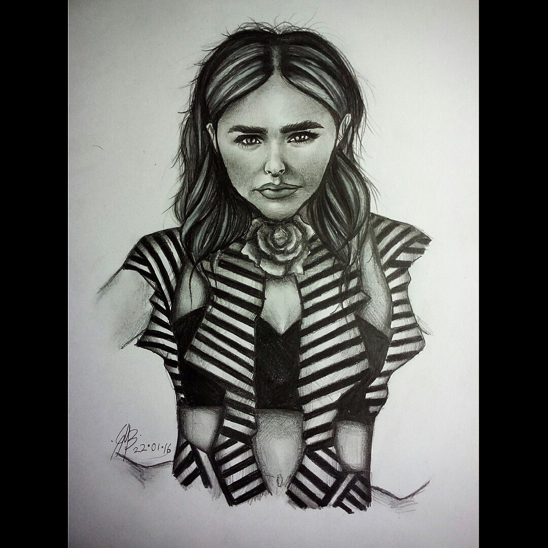 2015Raymond's tweet photo. I'm back this drawing is old but hope you like
😊😊👏👏 @ChloeGMoretz  @ChloeMoretzSite @MiliChloeGM https://t.co/7HD16zzbJY