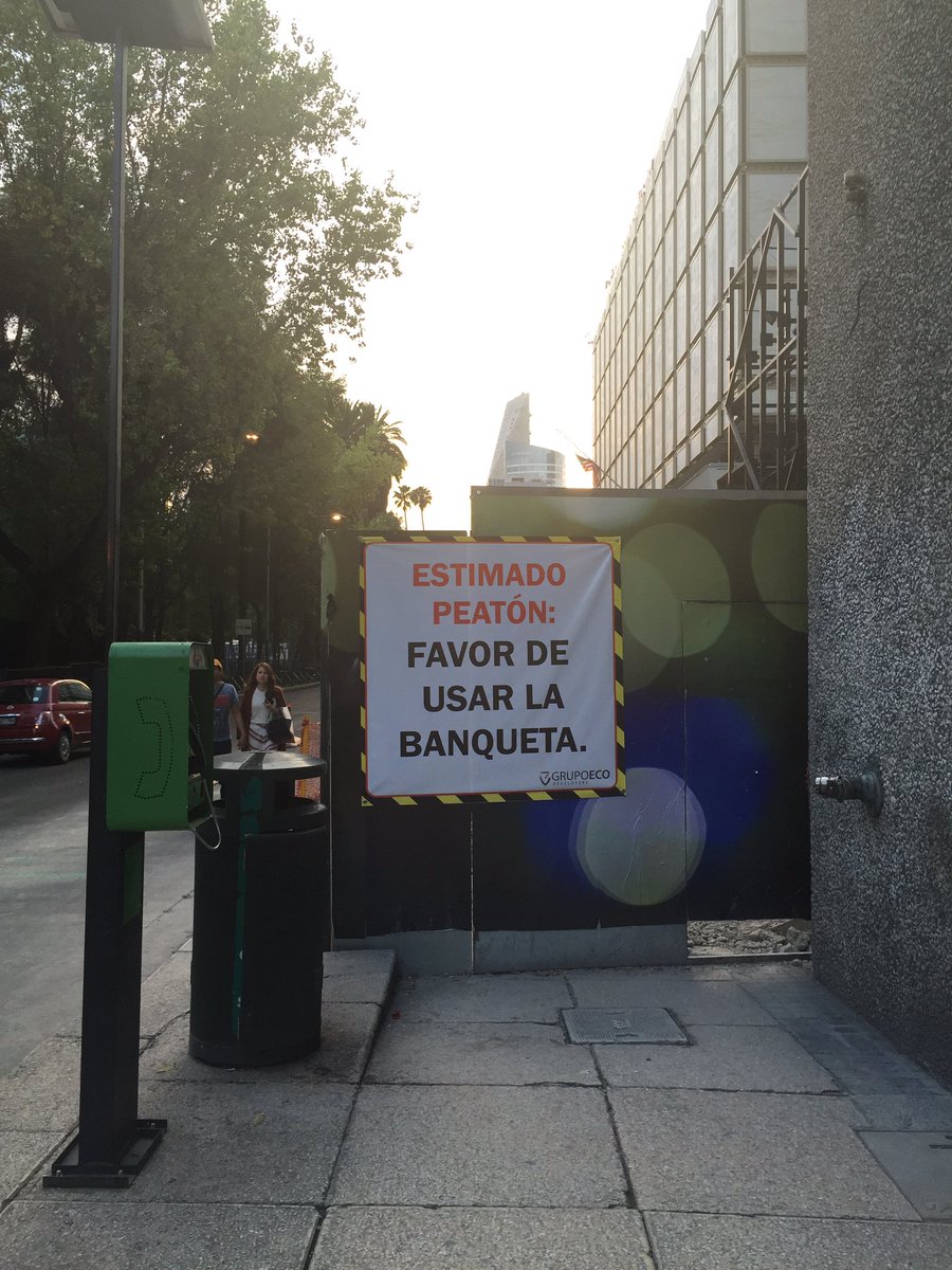 samallen20's tweet photo. Como vez a estos gandallas en Reforma @arnemx https://t.co/FxwpiWONus
