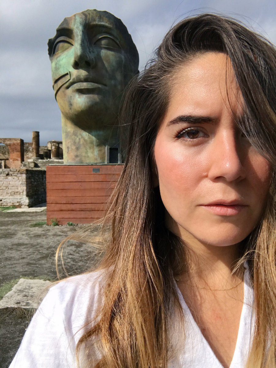 maudi__'s tweet photo. | selfieratzzie in pompeii | https://t.co/EuVXyTeYAB