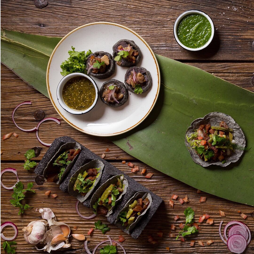 "Sopecitos de tuétano y tacos de chicharrón prensado" <a href="/LaTequilaGdl/">La Tequila</a>