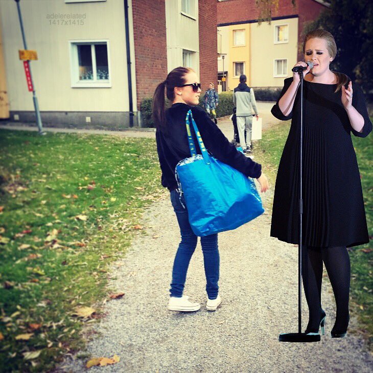 adelerelated's tweet image. Saw @Adele today, she just stood there singing, so weird?!🤔😏 #adele