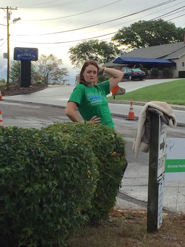 MariaGroveSurf's tweet image. I make volunteering look goooooood.  Adventures in volunteering with @ctbta and #pathofhope today