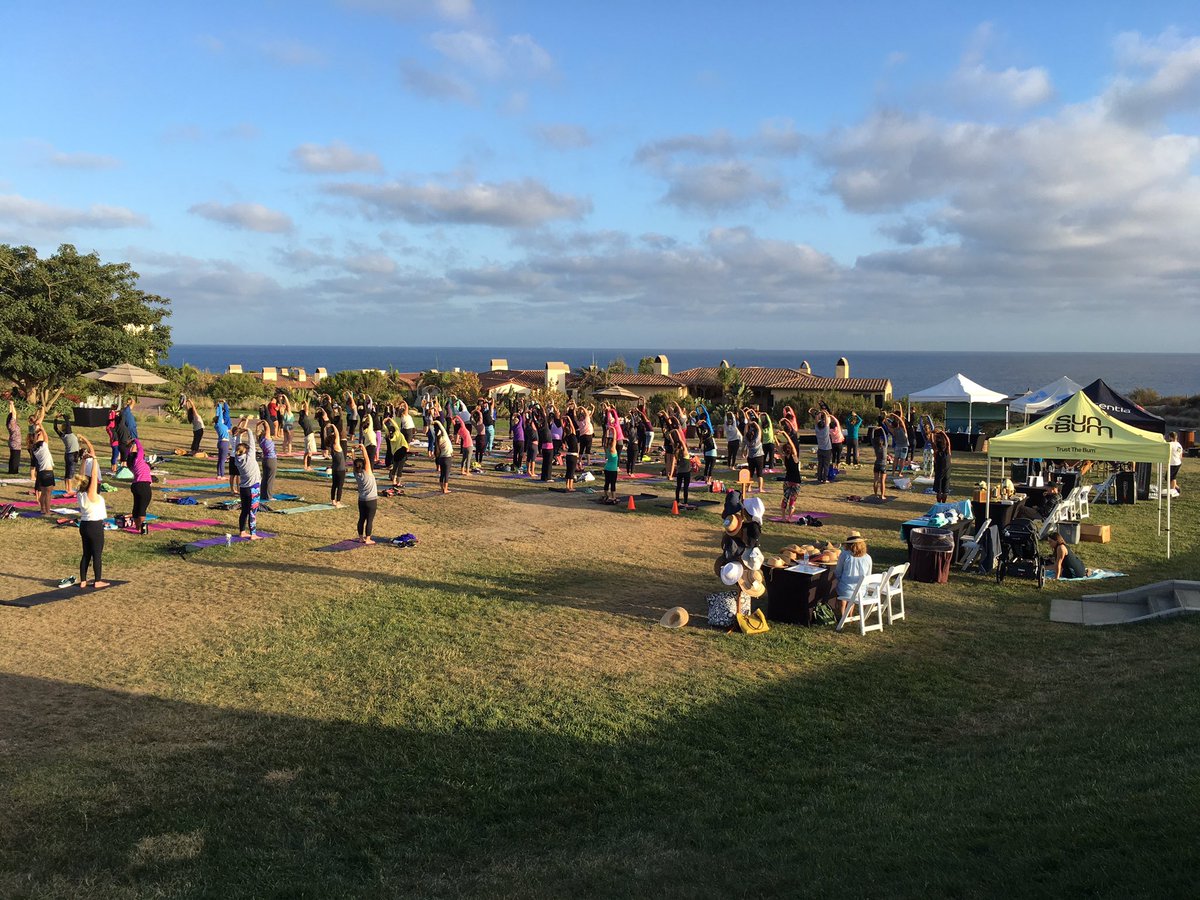 almacamera's tweet photo. One hundred plus people are gathered for the "Seaside Yoga Gathering" @TerraneaResort #J340 https://t.co/CGwc6hfYxO