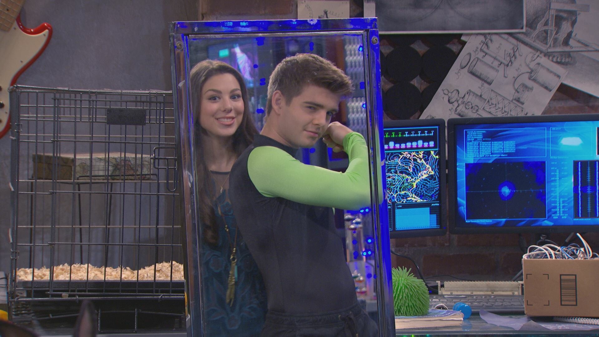 Phoebe vs. Max, Wiki The Thundermans