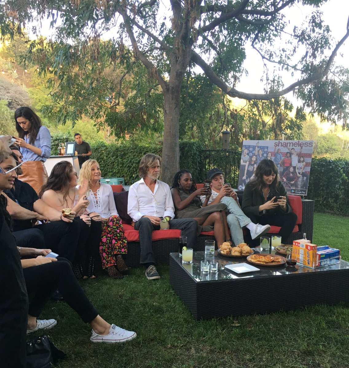 SHO_Shameless's tweet photo. Let the live tweeting begin!! #ShamelessPremiere #Shameless https://t.co/an8xNpzC6P