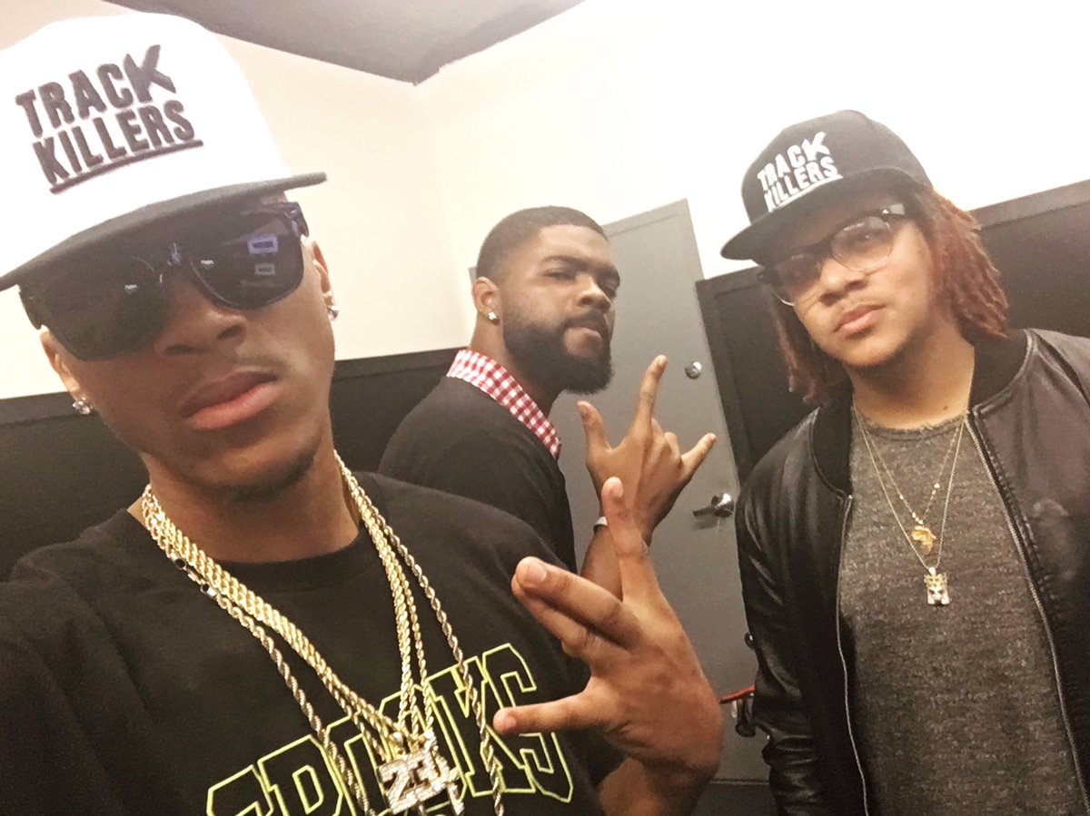 YFRSOfficial's tweet photo. #studio wit the #squad workin yeee #YaFavoriteRapSinger https://t.co/vRtvJCMp9p