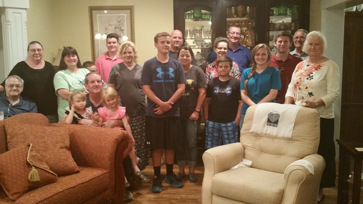 jessleighscott's tweet photo. Great Fellowship, Food, and the Word of God. 20 in attendance at Connect Night. #FPBconnect #FPBenton. @FPBenton https://t.co/iHsBm8kNKD