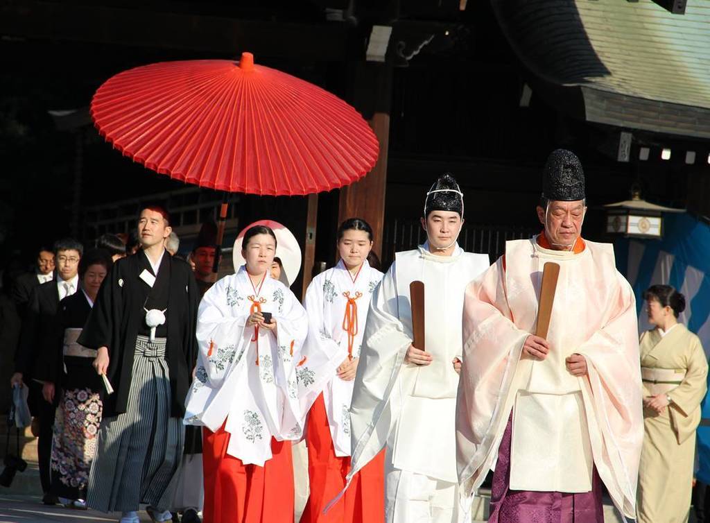 rhsmikle's tweet photo. When you casually stumble into a traditional Japanese wedding #japanthings #tokyotimes https://t.co/KOP6sOyFe2 https://t.co/cMtOOefkNM