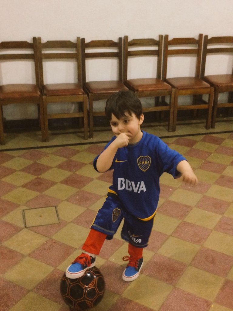 fabriziodelgue's tweet photo. Riquelme se apichona..
#FC #augustito https://t.co/Hck1d7JHRx