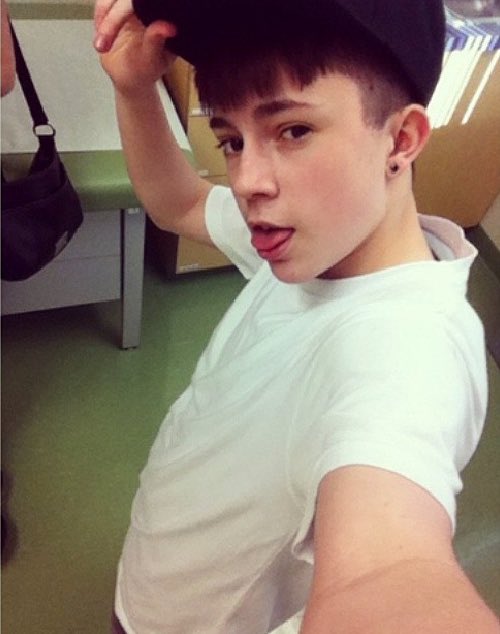 itsSamCollins's tweet image. my first hair cut, first year on testosterone &amp;amp; now three years on testosterone