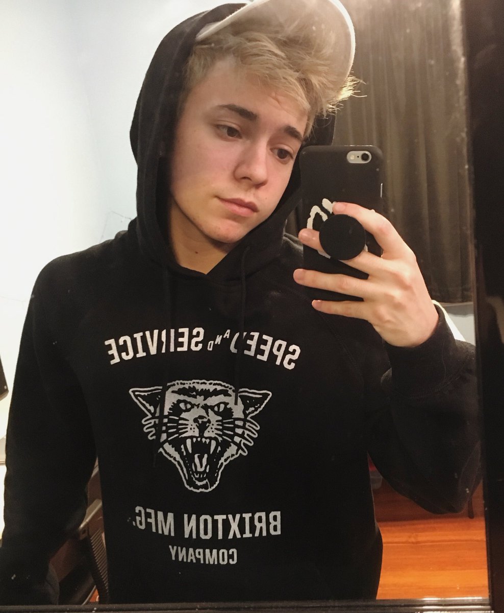 itsSamCollins's tweet image. my first hair cut, first year on testosterone &amp;amp; now three years on testosterone