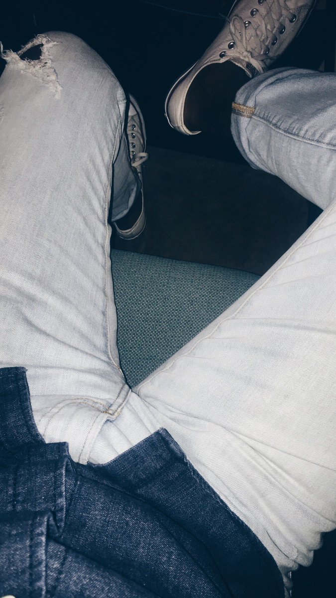 beingblxckbird_'s tweet photo. #HowToRockDenim https://t.co/orjktbWKI1
