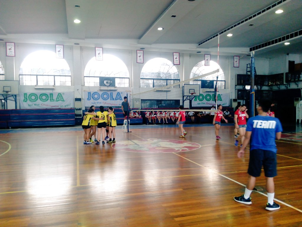 letranjma's tweet photo. Happening right now: Yellow Dragons vs. Red Horse! #LabanDragons π²π https://t.co/0x1hY7m6Gb
