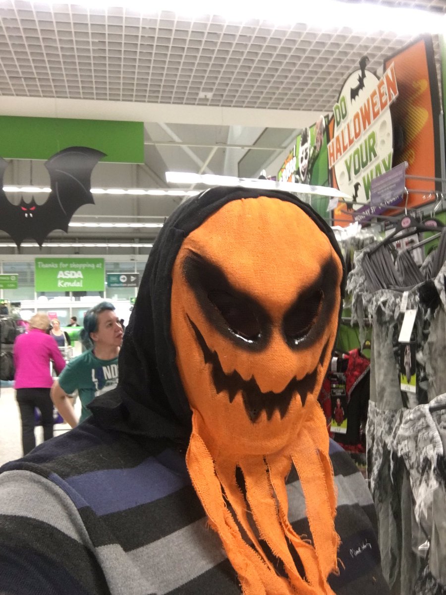 Sethum83's tweet photo. lol... With Halloween just around the corner I thought I'd try out some of the masks available for this year. https://t.co/yE07qko1Tm