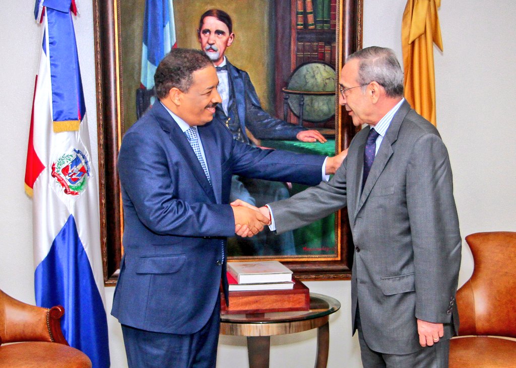 juntacentral's tweet photo. @RRosarioMarquez recibió la visita de su excelencia el señor @CTiradoZavala, embajador en el país de los Estados Unidos Mexicanos. https://t.co/V23KdoO6jR