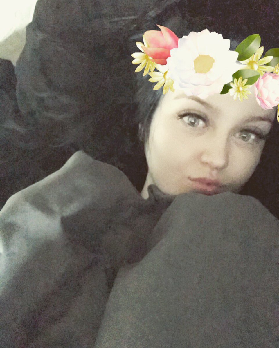 LauraDevon2's tweet image. I used her pictures 2 get followers becos I don't feel secure in myself. Please do da right thing peeps ad follow her @rainbow_smile_x