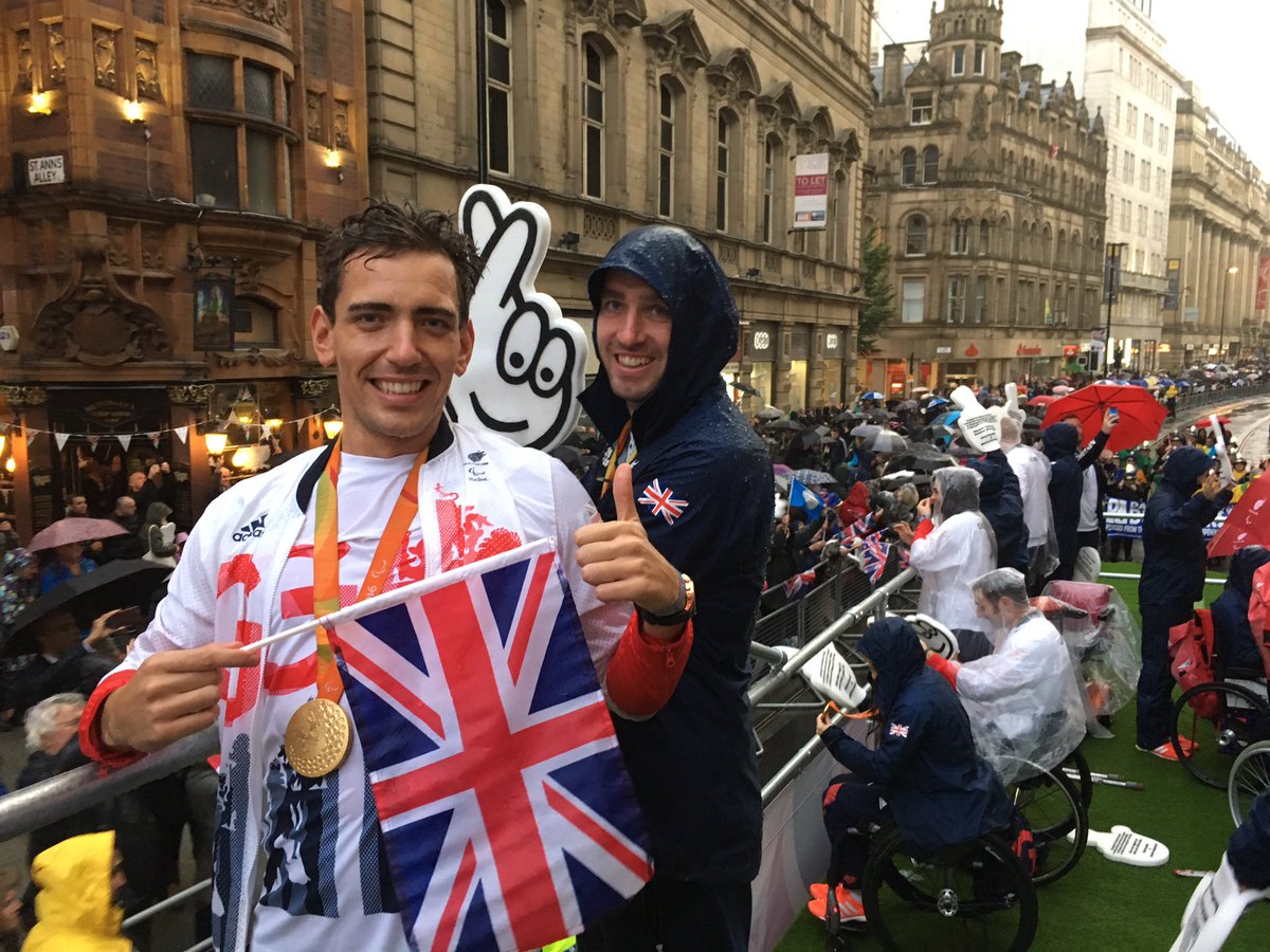 Heroes with medals and heroes with brollies. 

Thank you so much for this, Manchester. 

#GBHeroesMCR ❤️