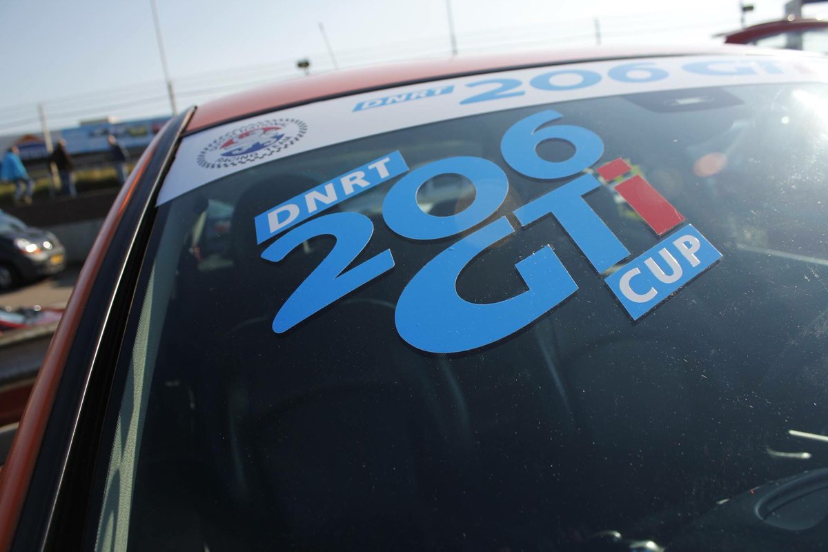 206GTiCup's tweet photo. De 206 GTi Cup was dit weekend aanwezig bij het laatste DNRT evenement op Circuit Park Zandvoort, en het was constant druk rondom de 206jes! https://t.co/9QMkvYFGD7