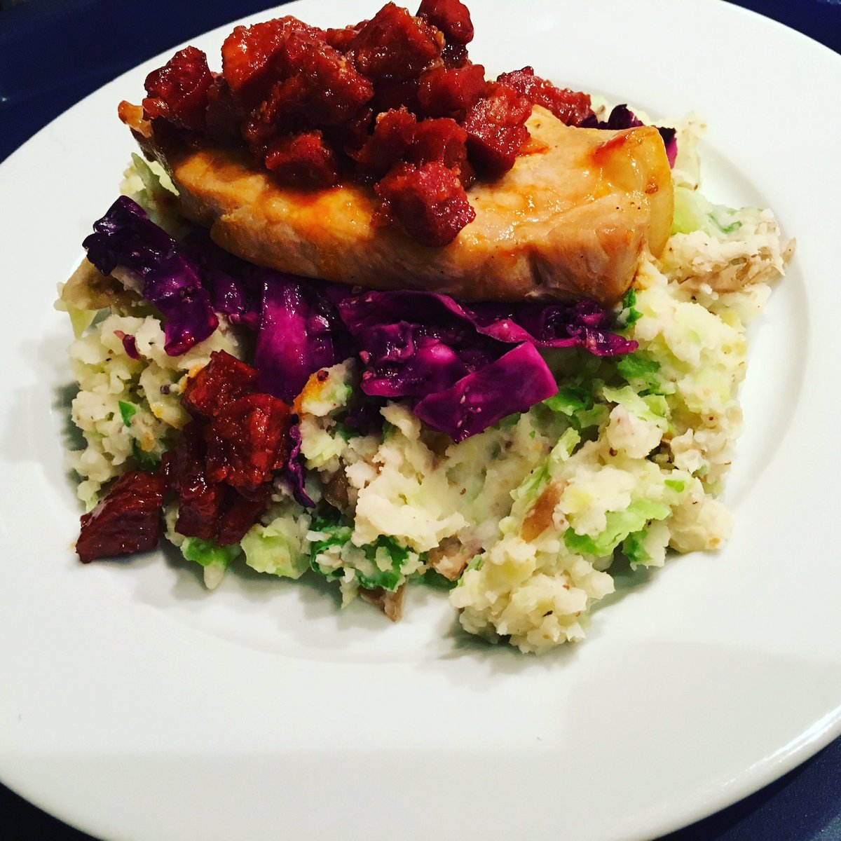 StarwiseMeUk's tweet photo. A few of Last weeks meals and tonight's creation - really motivated to cook special meals after work now thanks to #hellofresh #foodporn ❤️ https://t.co/ogdLNu6xtD