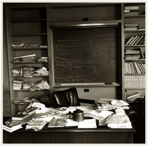 乱雑な机の上は知性の証 アインシュタインの散らばった机に学ぶ作業環境と創造力の関係 カラパイア
