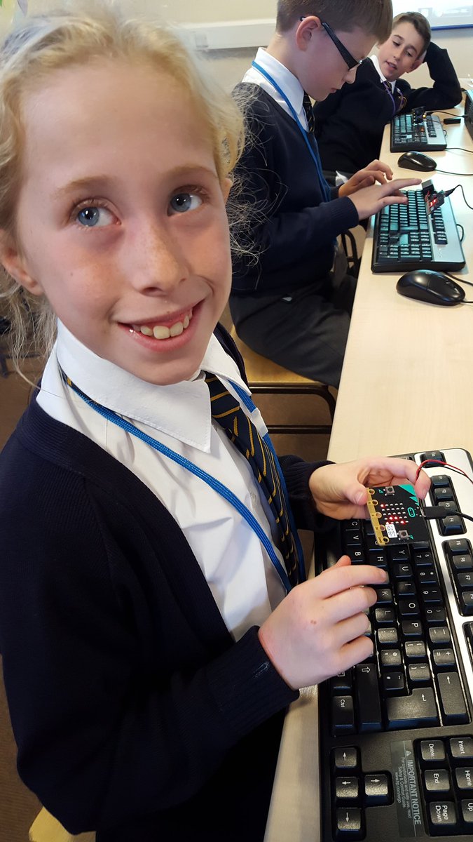 StAndrewsCoE's tweet image. Year 6 have been using micro:Bits for the first time today! #codeweek2016