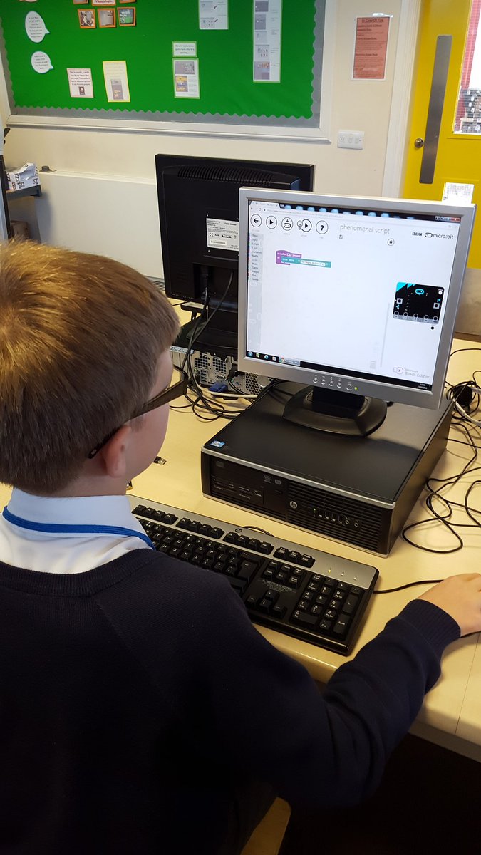 StAndrewsCoE's tweet image. Year 6 have been using micro:Bits for the first time today! #codeweek2016