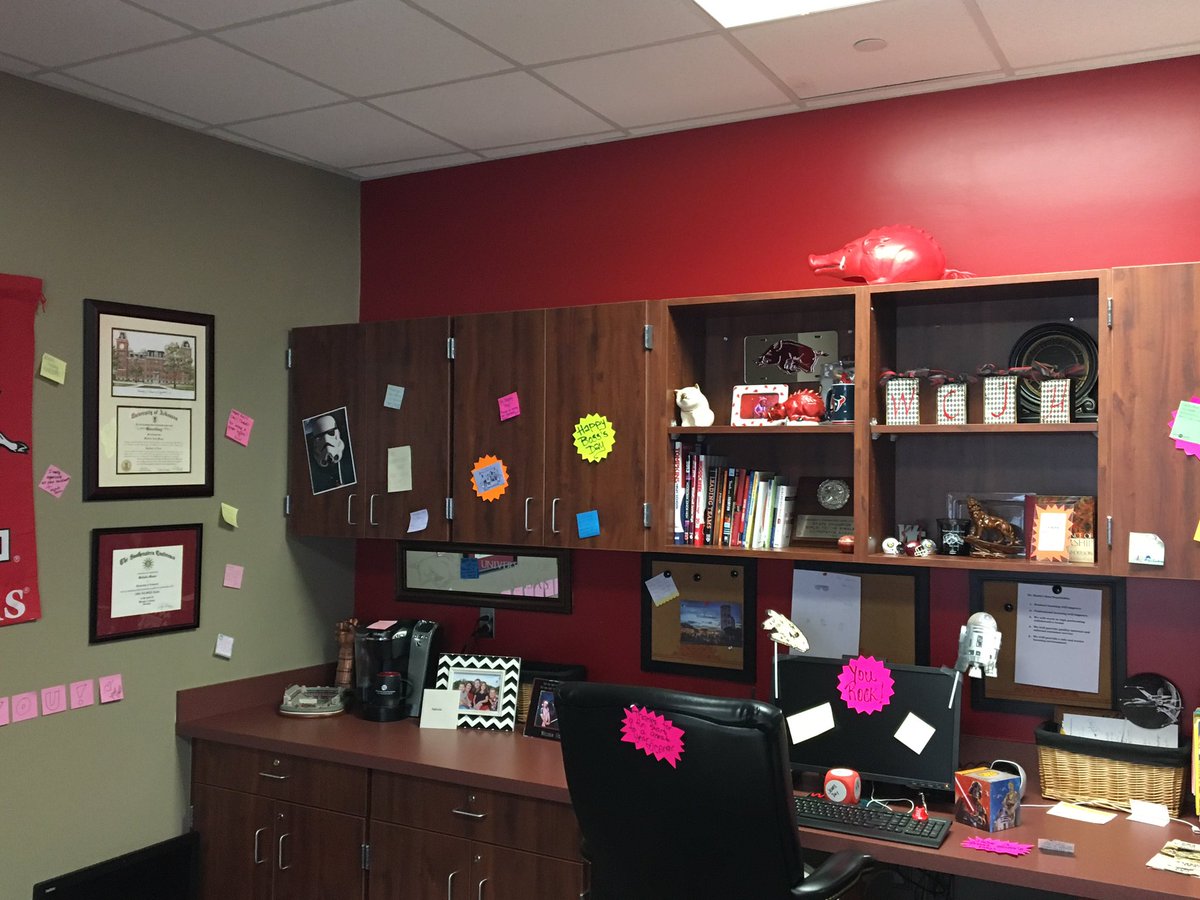 lccaffey's tweet photo. Happy Boss's Day Melinda Stone as you unwrap all of your favorite things from the WCJH staff. #wchowlout @MelStone1971 https://t.co/vGcX5nxdkF