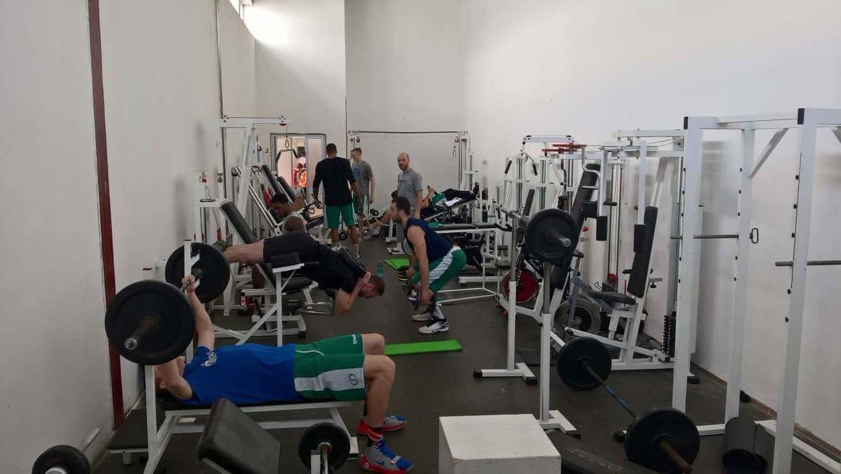 Za nami poranny trening we Włoszech. Wojtek też jest. 😉
#TeamZG #BasketballCL