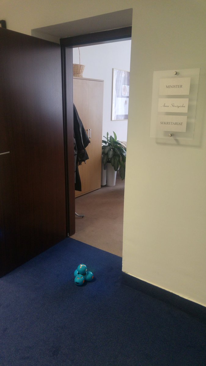 gzajaczkowski's tweet image. Tym czasem w @MC_GOV_PL czeka gość do @AnnaStrezynska ;) #codeweek2016 @MC_rzecznik @M_Kodowania @superbelfrzy @CPPC_GOV