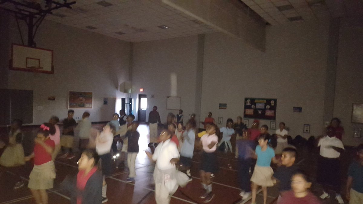 carter_ABLHICKS's tweet photo. Morning Movement #3rd&amp;4thgrade #cardio @HicksTigers @AliefISD https://t.co/Btyi9K0x0G