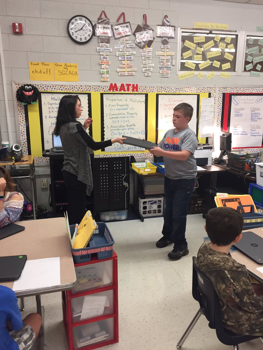 hsmbulldogs's tweet photo. We are rolling out #chromebooks #3rdand4thgrade #loveSCschools https://t.co/i8cGrKsaf8