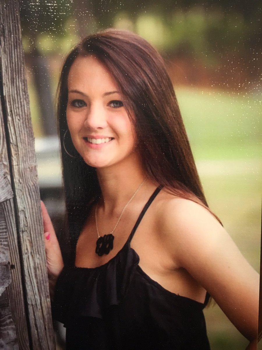 hunterl93's tweet photo. Happy 21st Birthday to my girl! Have fun celebrating in Heaven! We miss you Em! ๐#weloveuem #doit4em https://t.co/SBd1HpfCn1