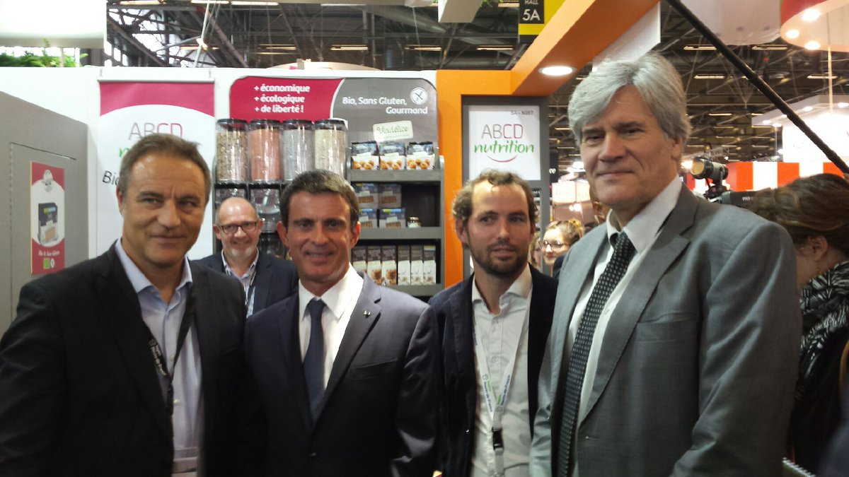 fannydesrouss's tweet photo. Ils ont visité les @hautsdefrance au @sial_paris avec Manuel Valls et @SLeFoll https://t.co/r0hLUSB33g