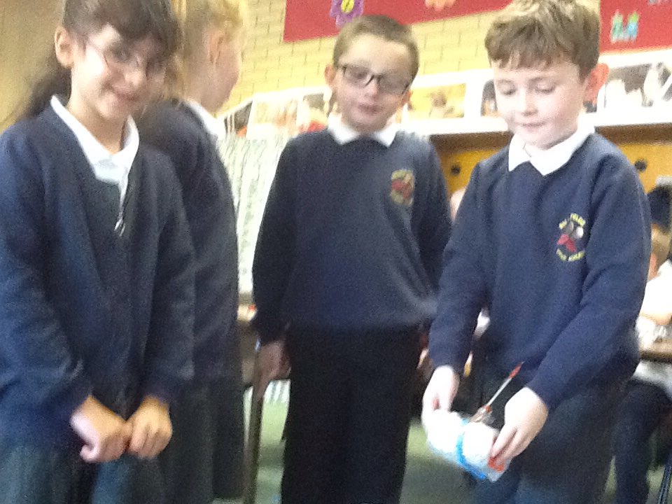 Thats_Mr_B's tweet photo. A fantastic science investigation this afternoon. The winning boat held 300g before it sank. #pfpsscience @Palacefieldhead @PFPSMrsW https://t.co/5Htph6pT0h