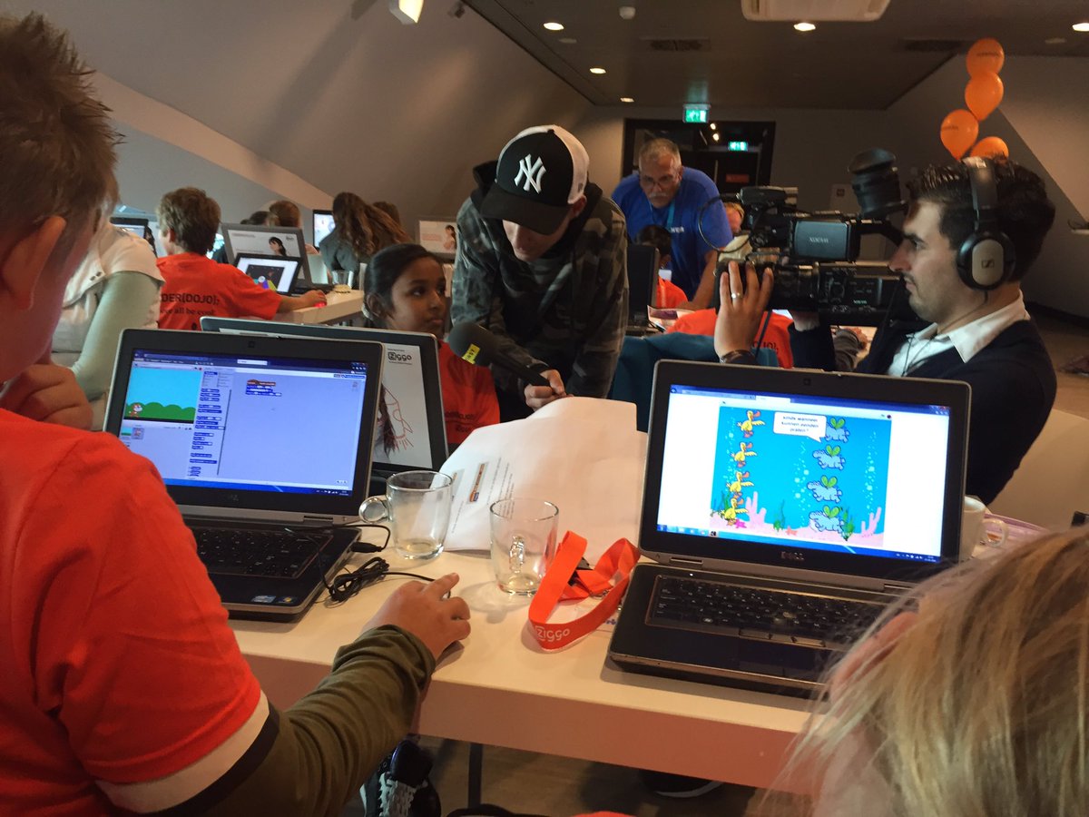 mariekedekker_'s tweet image. In @madurodam coderen kids met @DylanPeys @CoderDojoNL #ziggo #talentofthefuture