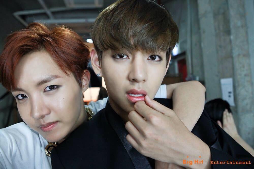 бтс красят. хосок бтс. бтс vhope. V hope. V hope.