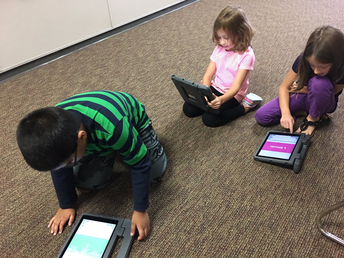 12KLW12's tweet photo. Firsties learning to use @adobevoice to practice word work and sentences! #edtechwylie #thedodddinos https://t.co/8E1DIrdX1p