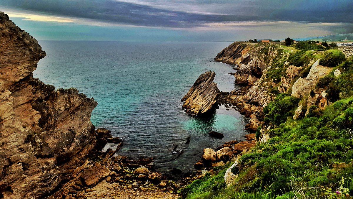 Pintortiz7's tweet photo. #Asturias #Llames #paseodesanpedro #sea #mar @senegallife Un fuerte abrazo a todos los amigos de twiter 😊☺😚🙅🙋💋💙💚💛💜💟 https://t.co/kpGbvF38OA