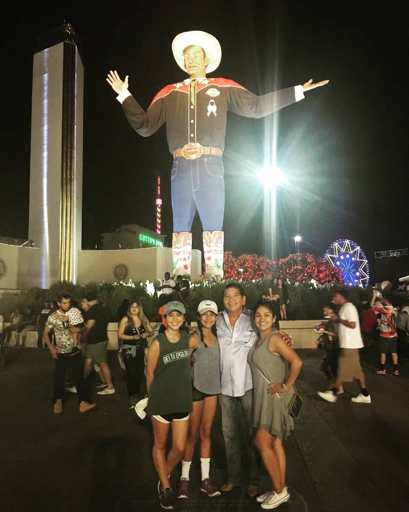 CynthiaFuente19's tweet photo. Sunday Funday with my Pops & my Loves! We had a FAIRly good time! #BigTex #Dallas #StateFa… https://t.co/1FfdFQX6q3 https://t.co/whe3KwB192
