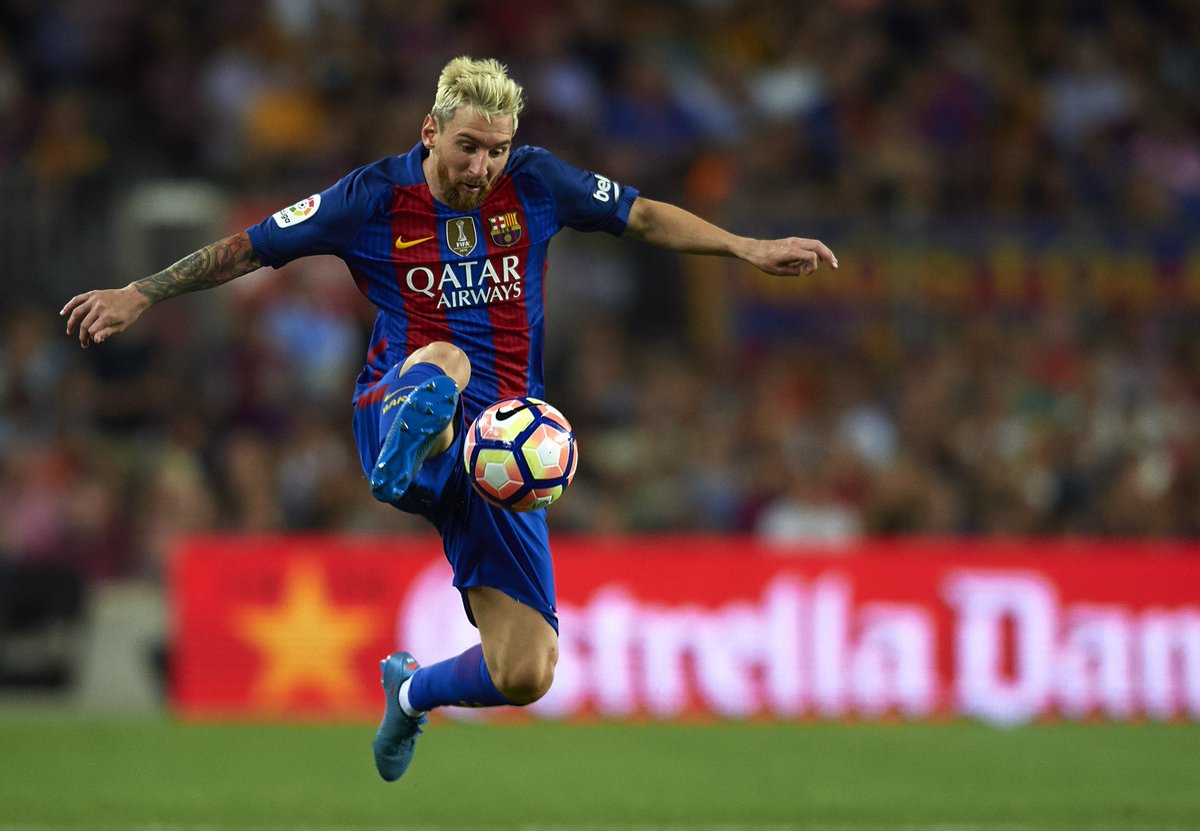 diario24horas's tweet photo. .@albertolati Messi, lo sorpresivo, lo extraordinario; kilómetros en genialidad, recursos y competitividad https://t.co/q25be8LMsl https://t.co/t8J2fpCJyu