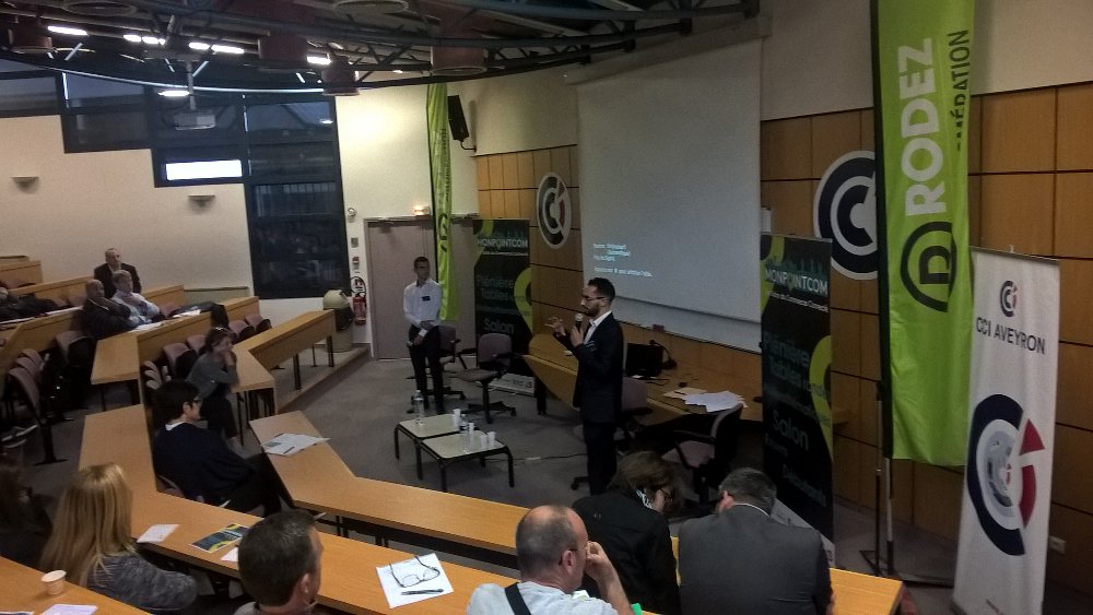 AssoSisMiC's tweet photo. Les ateliers s'enchainent cet après-midi! Avec @Linov @Cartworkx @FranckTourneret #MonPointCom ! https://t.co/R4HSQj9bJg