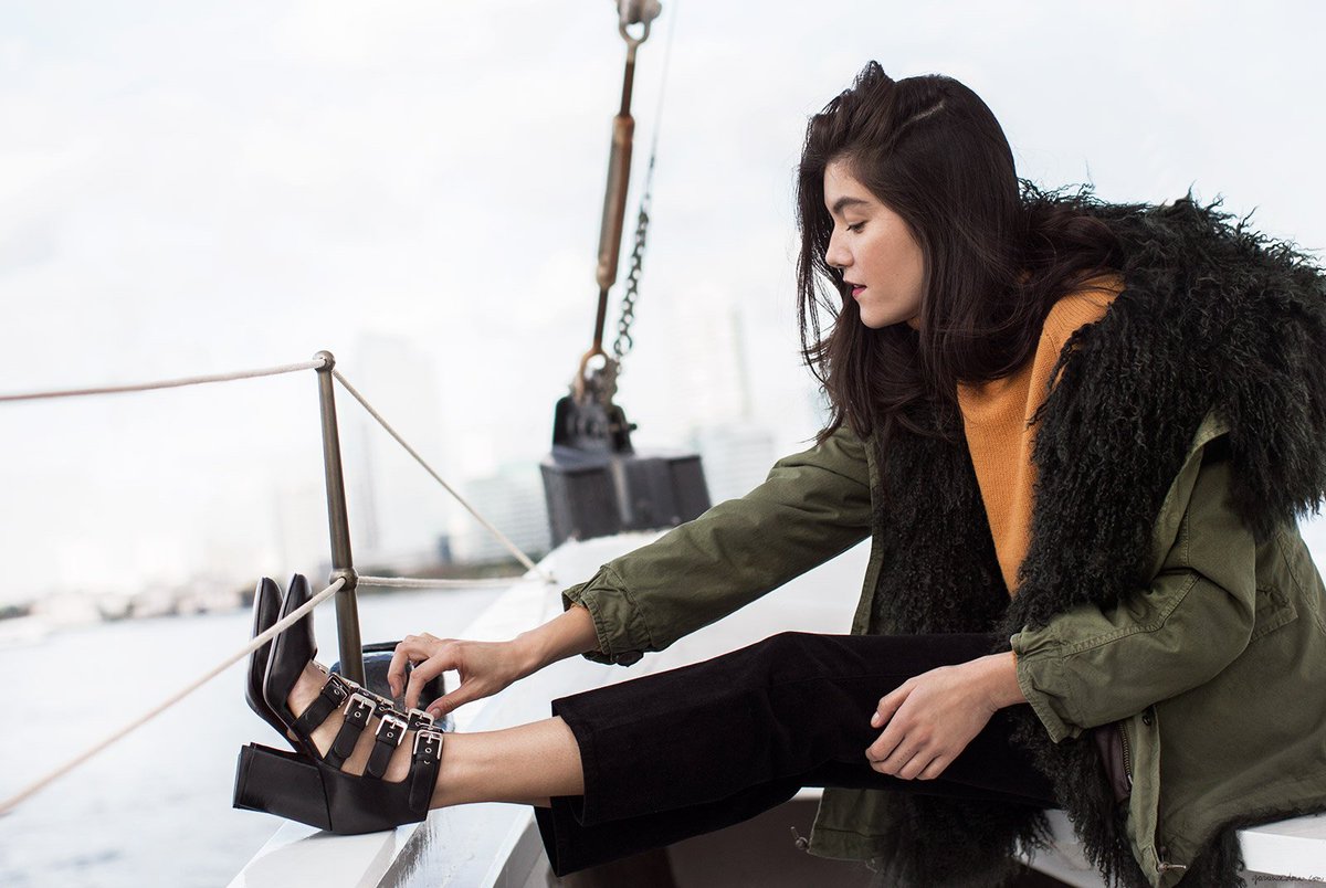 wearedore's tweet image. Exploring all coat possibilities with @NETAPORTER and their recently launched Winter Shop! / ow.ly/Z3xK305fEiX